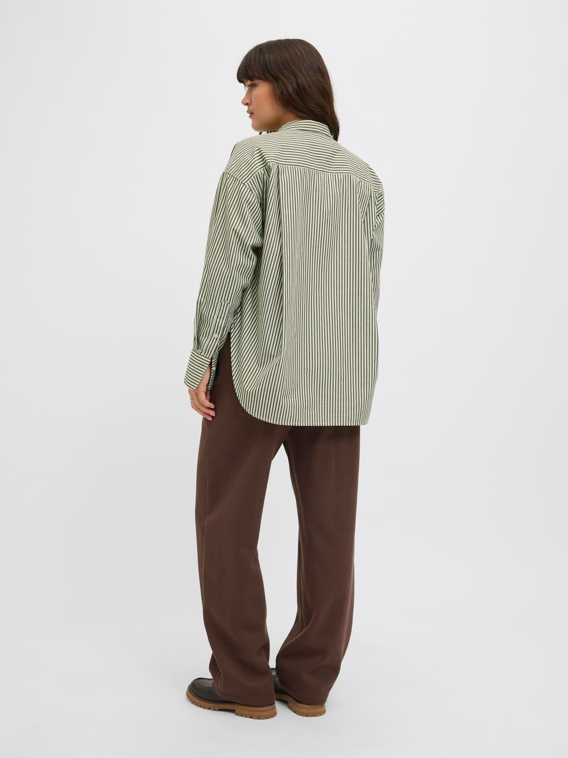 model_shot-back